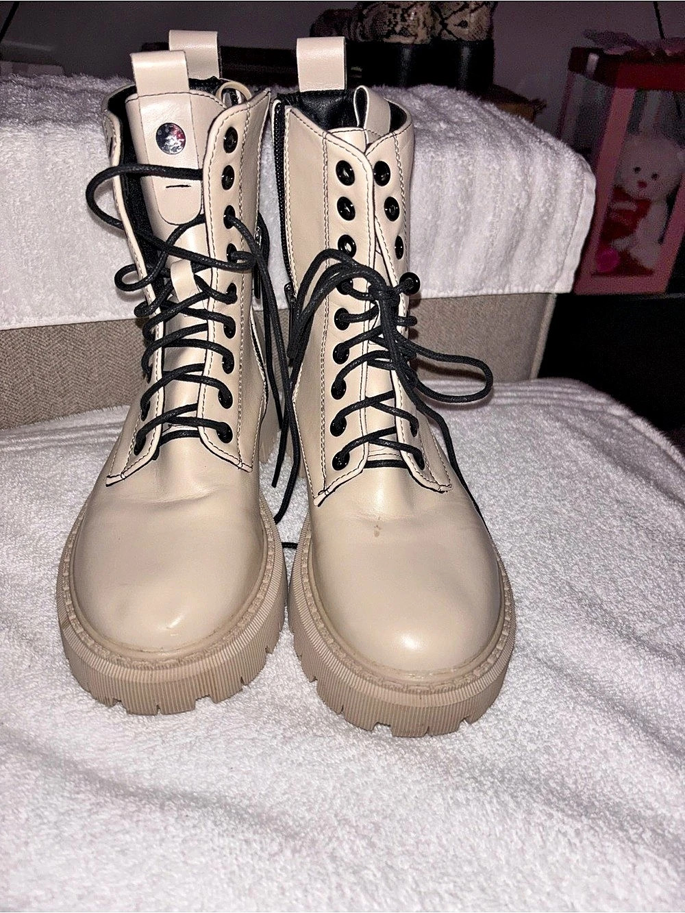 Combat Lace-Up Boots in Cream Sz, 5.5